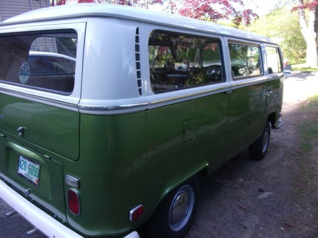 Volkswagen Bus/Vanagon 1971 image number 4