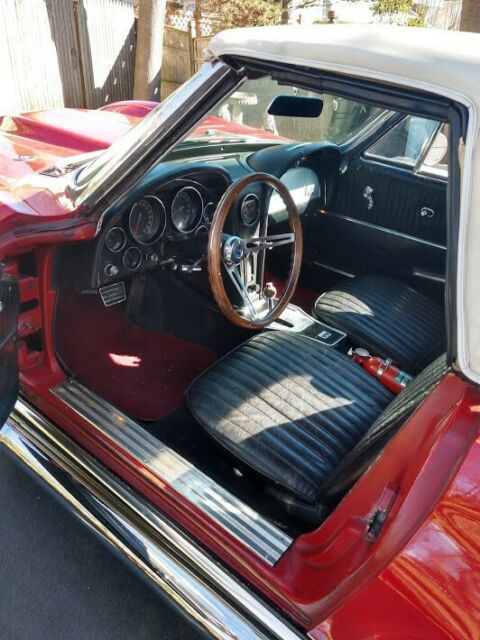 Chevrolet Corvette 1965 image number 13