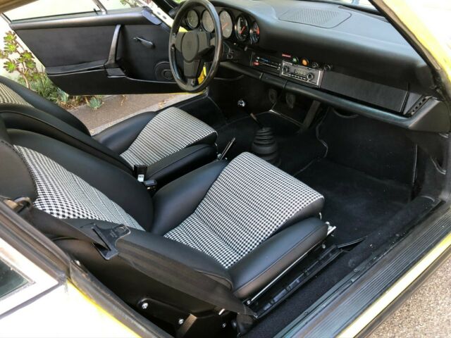 Porsche 911 1974 image number 2