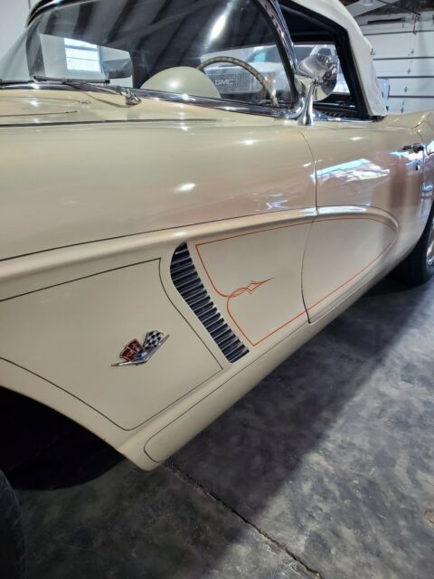 Chevrolet Corvette 1962 image number 13