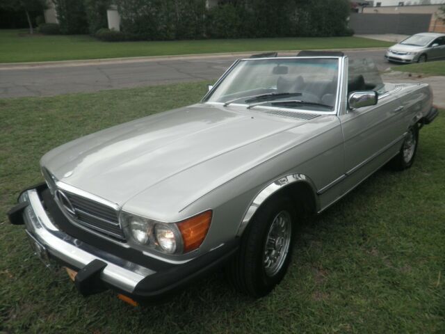 Mercedes-Benz SL-Class 1977 image number 0