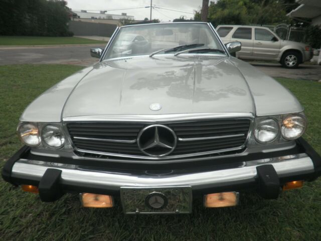 Mercedes-Benz SL-Class 1977 image number 1