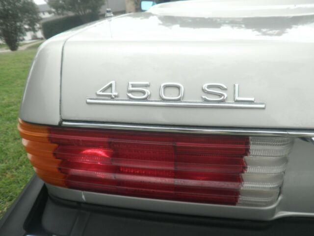 Mercedes-Benz SL-Class 1977 image number 20