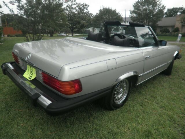 Mercedes-Benz SL-Class 1977 image number 28