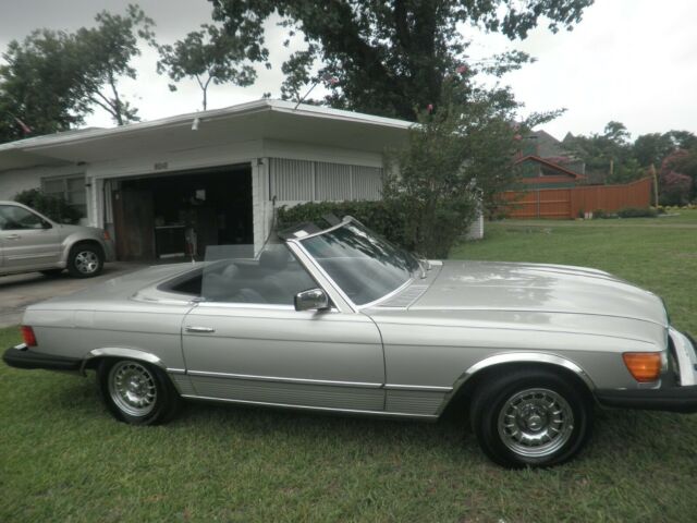 Mercedes-Benz SL-Class 1977 image number 3