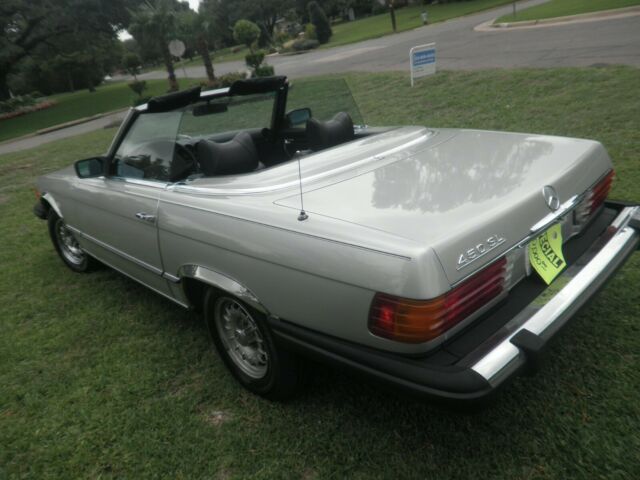 Mercedes-Benz SL-Class 1977 image number 30