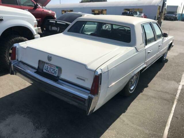 Cadillac Fleetwood 1977 image number 18