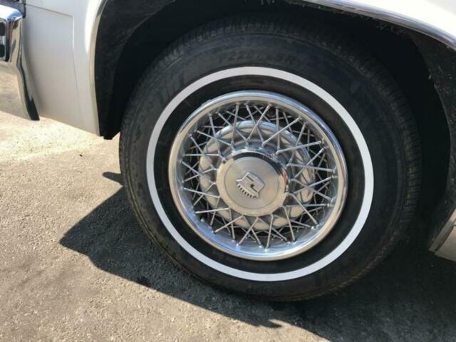 Cadillac Fleetwood 1977 image number 20