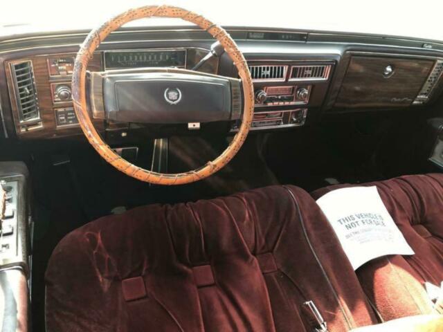 Cadillac Fleetwood 1977 image number 21