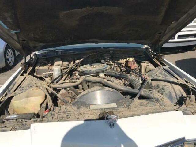 Cadillac Fleetwood 1977 image number 9