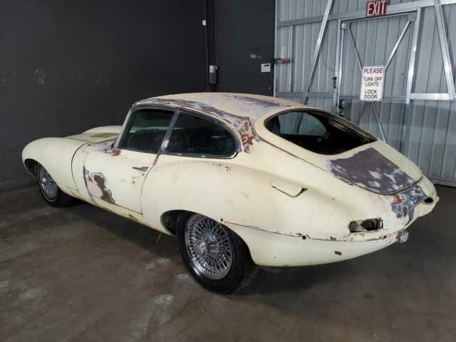 Jaguar E-Type 1963 image number 10
