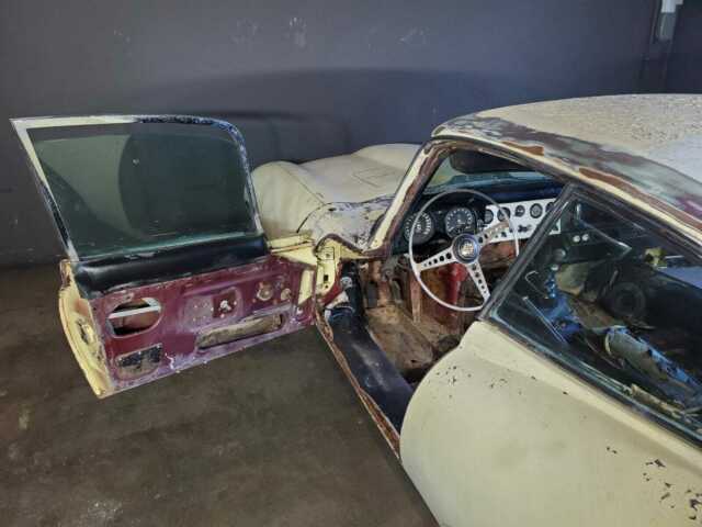 Jaguar E-Type 1963 image number 20