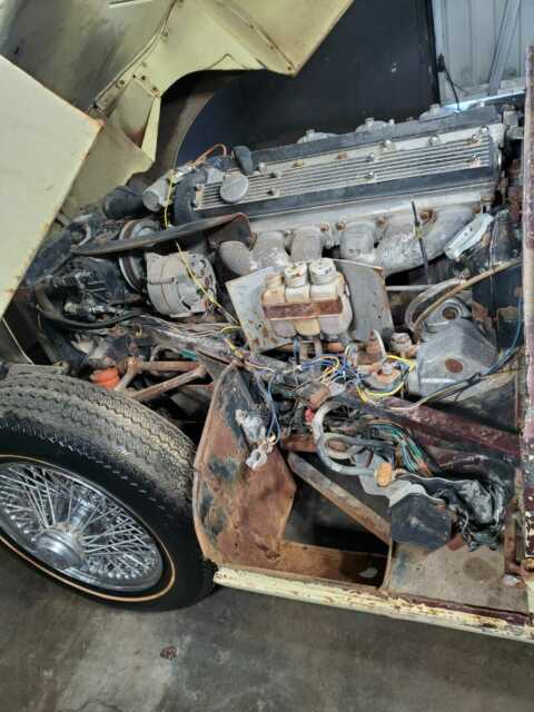 Jaguar E-Type 1963 image number 22