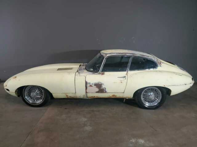 Jaguar E-Type 1963 image number 23