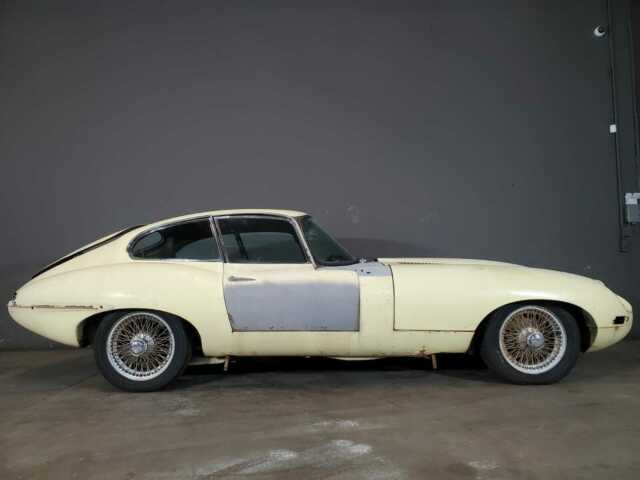 Jaguar E-Type 1963 image number 31