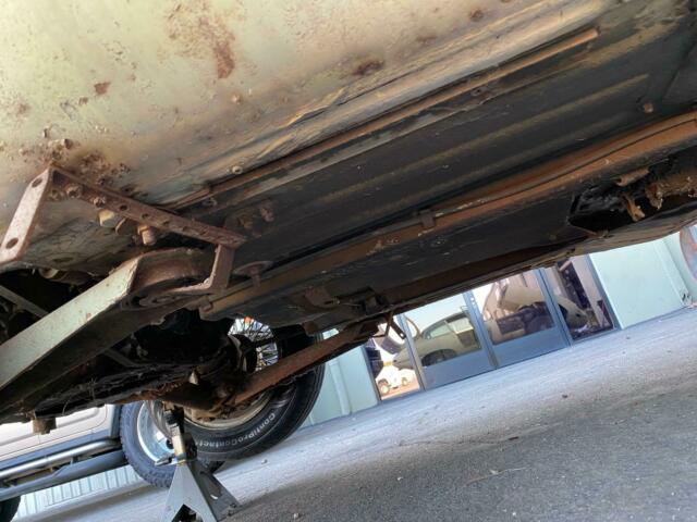 Jaguar E-Type 1963 image number 39