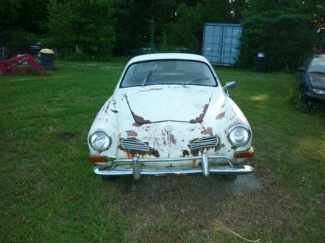 Volkswagen Karmann Ghia 1971 image number 13