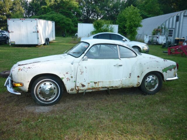 Volkswagen Karmann Ghia 1971 image number 14