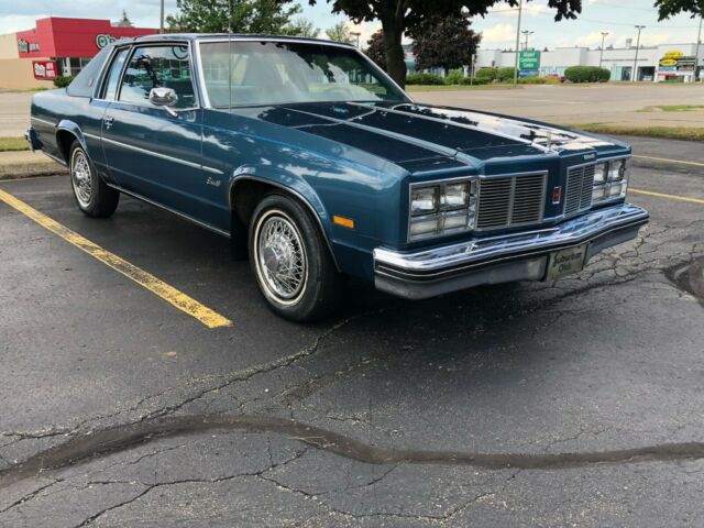 Oldsmobile Eighty-Eight 1977 image number 7