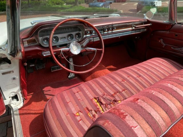 Pontiac Bonneville 1960 image number 33