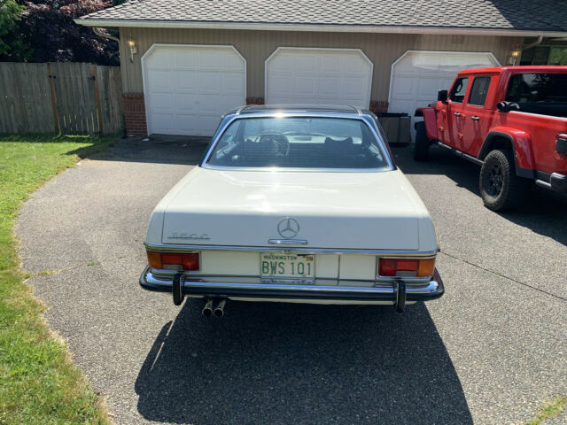 Mercedes-Benz 200-Series 1971 image number 21