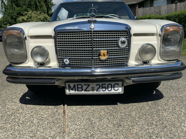 Mercedes-Benz 200-Series 1971 image number 22