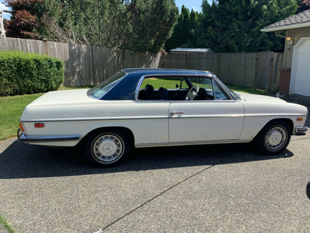 Mercedes-Benz 200-Series 1971 image number 23