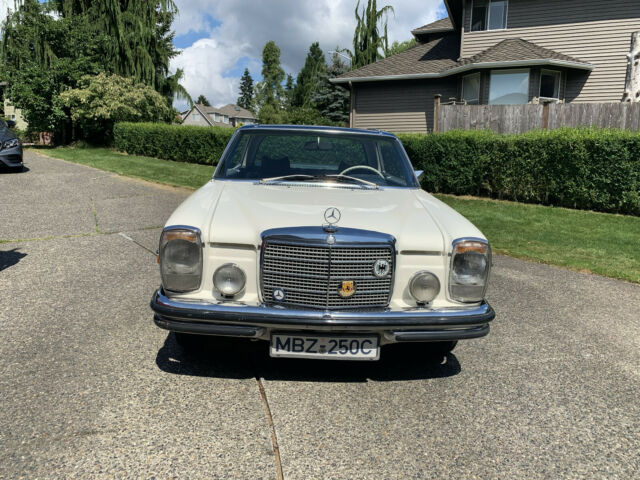 Mercedes-Benz 200-Series 1971 image number 5