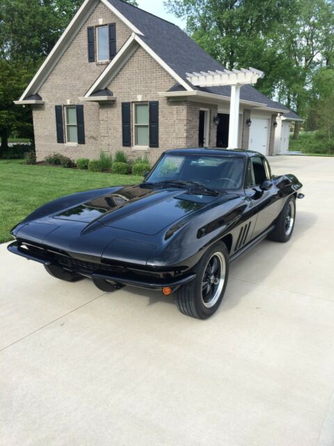 Chevrolet Corvette 1965 image number 0