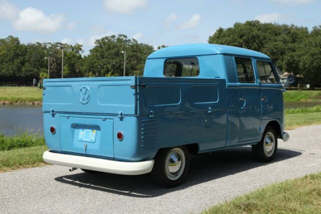 Volkswagen Bus/Vanagon 1962 image number 1
