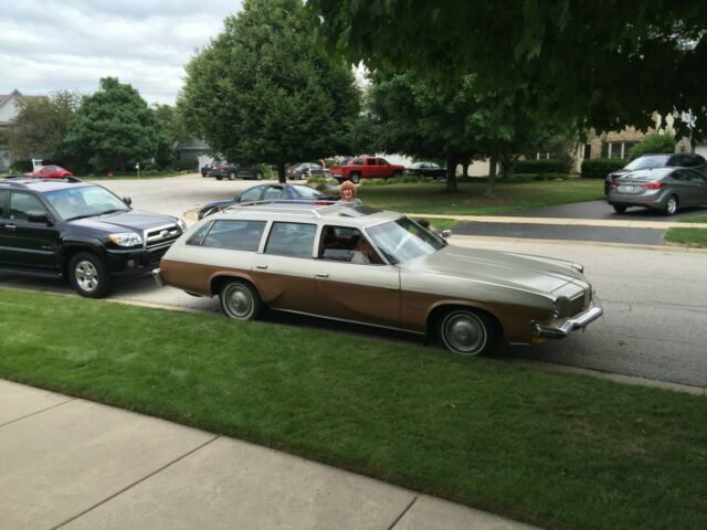 Oldsmobile Custom Cruiser 1973 image number 0