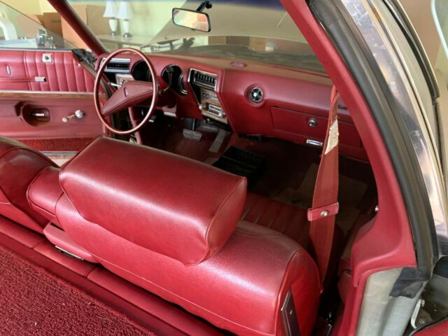 Oldsmobile Custom Cruiser 1973 image number 24