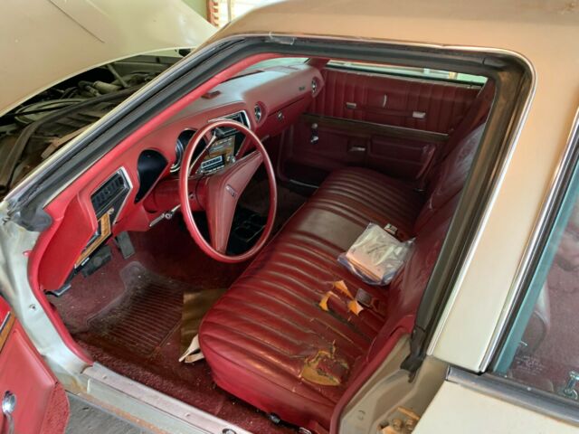 Oldsmobile Custom Cruiser 1973 image number 7
