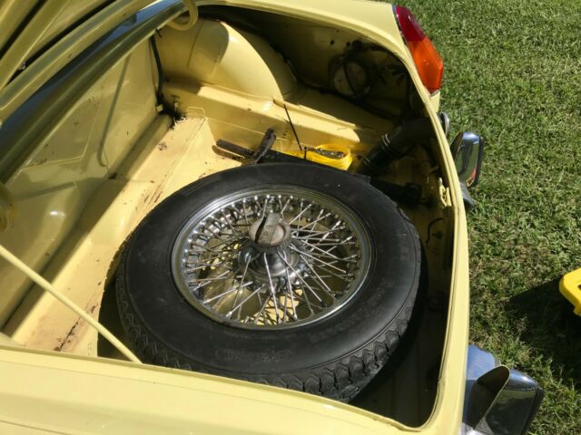 MG MGB 1970 image number 16
