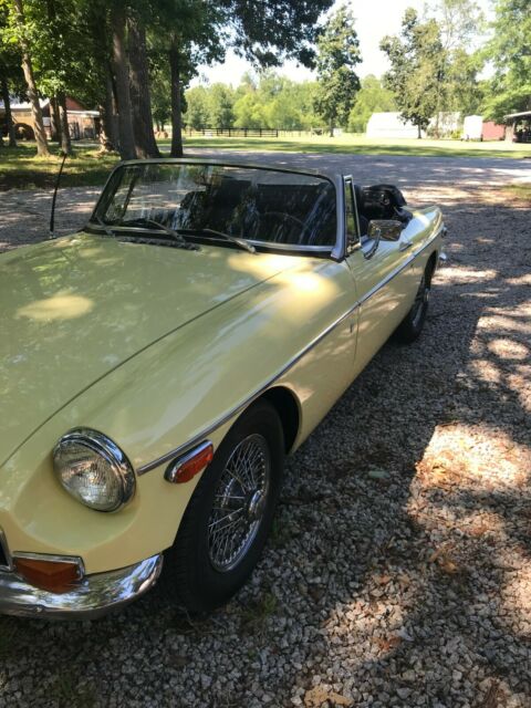 MG MGB 1970 image number 2