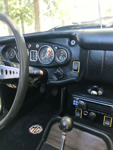 MG MGB 1970 image number 28