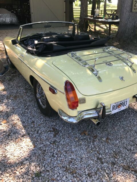 MG MGB 1970 image number 3