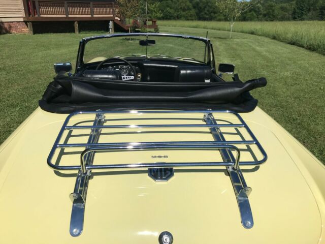 MG MGB 1970 image number 32