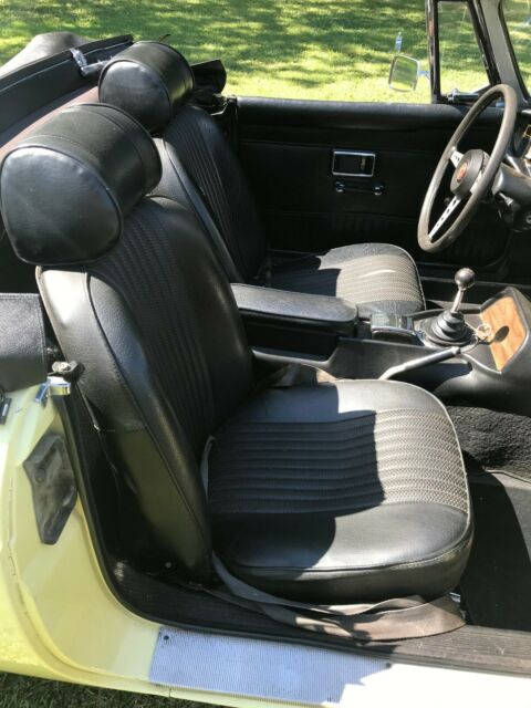 MG MGB 1970 image number 33