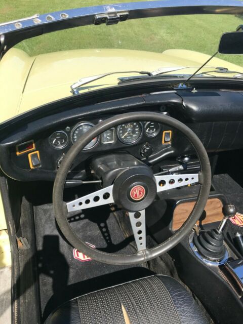 MG MGB 1970 image number 47