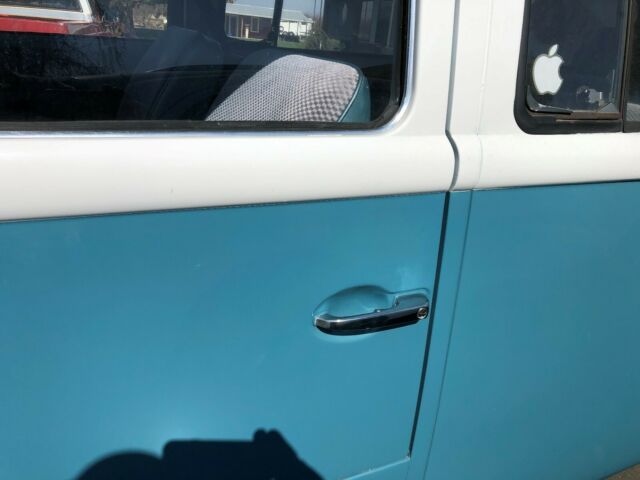 Volkswagen Bus/Vanagon 1971 image number 24