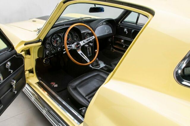 Chevrolet Corvette 1967 image number 26