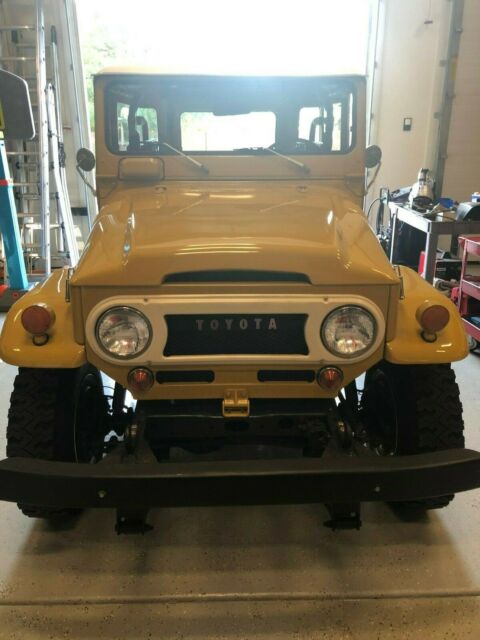 Toyota Land Cruiser 1976 image number 2