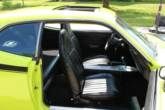 Plymouth Duster 1975 image number 6