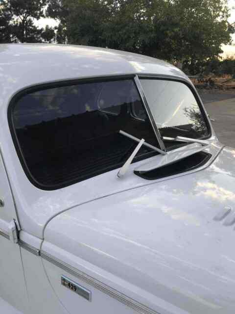 Ford Coupe 1940 image number 2