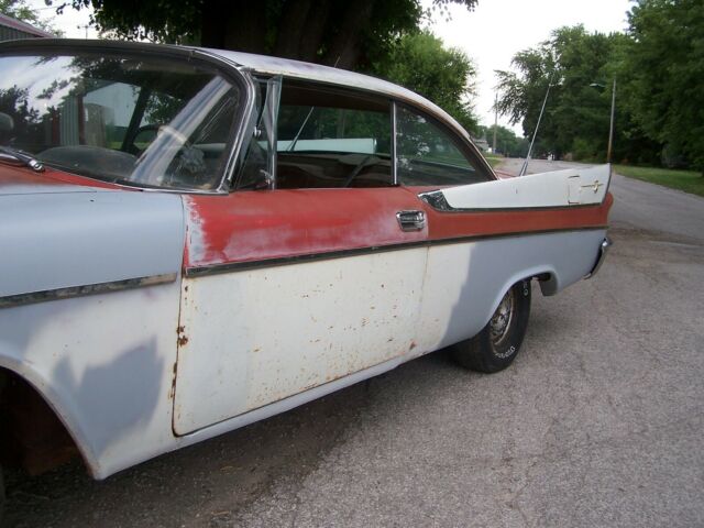 Dodge Coronet 1957 image number 33