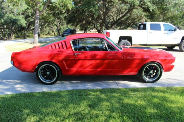 Ford Mustang 1966 image number 2