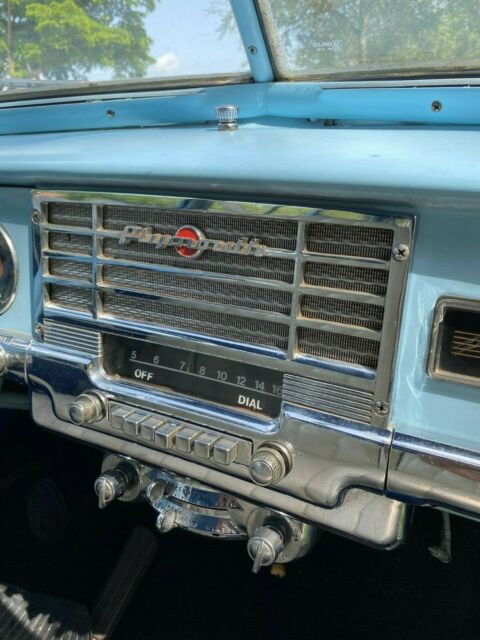 Plymouth Suburban 1949 image number 29