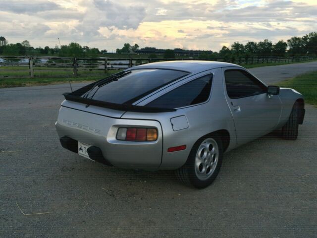 Porsche 928 1979 image number 6