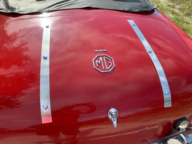 MG MGB 1970 image number 26